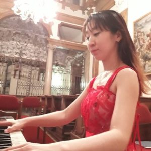 ピアノ講師
天野 泉（アマノ イズミ）
初心者から音大受験生、音大生まで大歓迎です。ピアノコースでは本場ヨーロッパの伝統的な響きの文化と技術を大切にピアノを学べます。