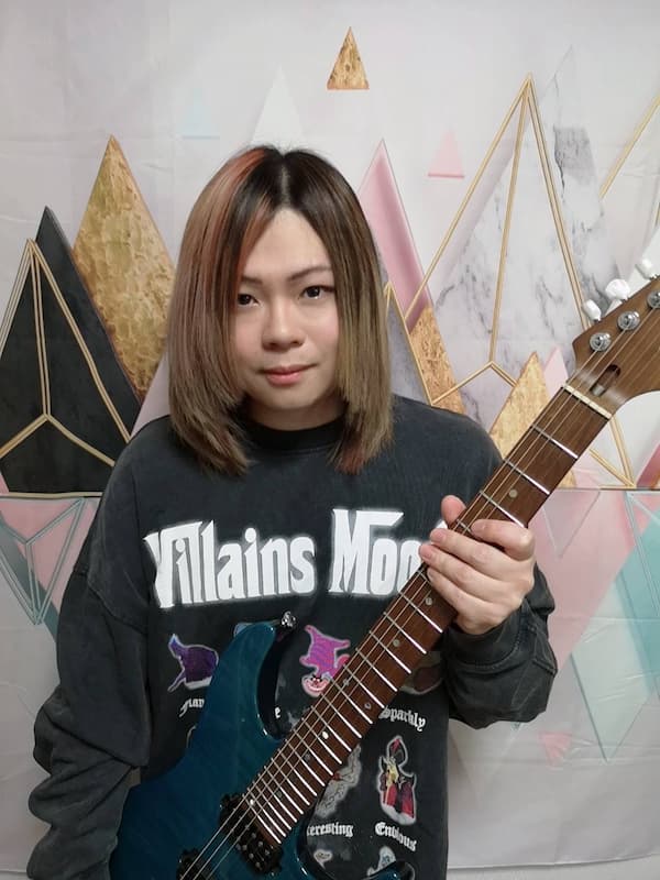 ギター・ベース・ウクレレ 江口 暁智（エグチ アキノリ） ​ギターはアコギ、エレキどちらも対応。基礎～